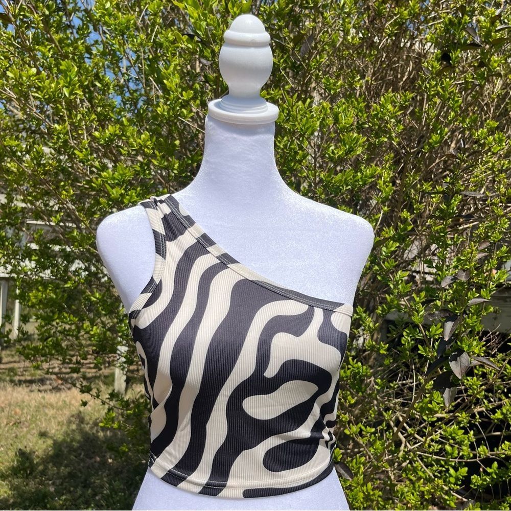 NWOT Abstract Swirl Design Ribbed One Shoulder Crop Top Size Small